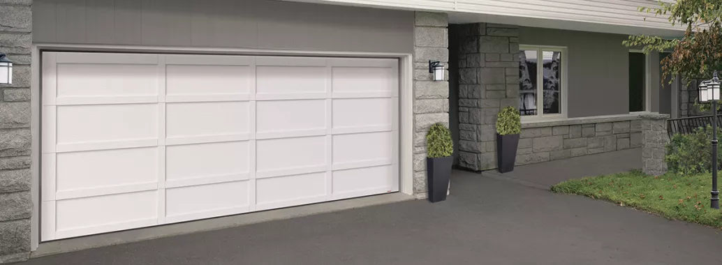 Cambridge CL, 16' x 7', Ice White door and overlays